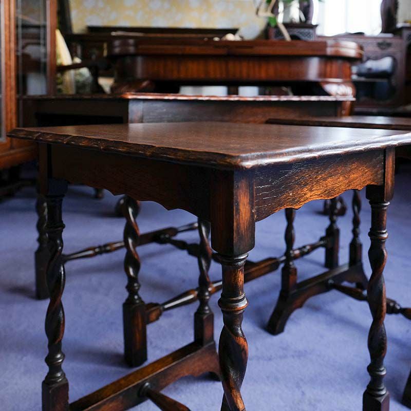 オーク製ツイスト3段ネストテーブル/コーヒーテーブル|英国イギリス