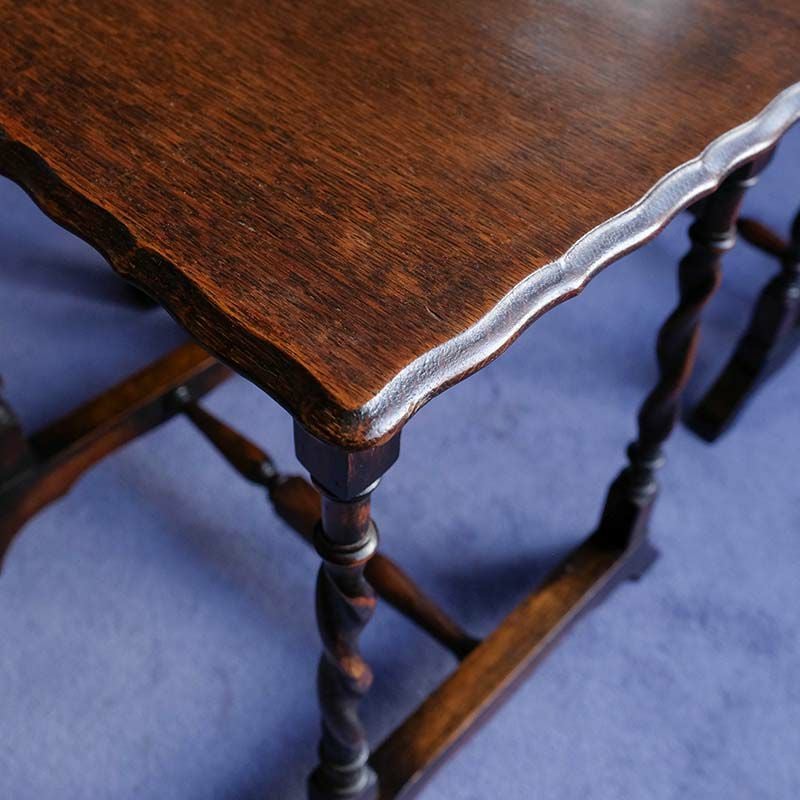 オーク製ツイスト3段ネストテーブル/コーヒーテーブル|英国イギリス